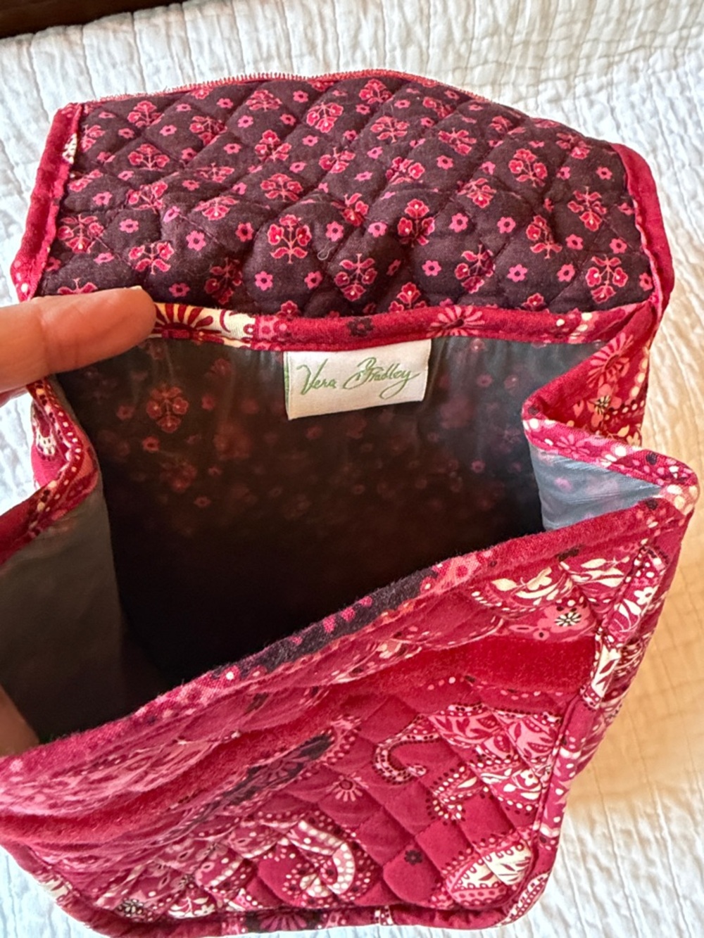 Vera Bradley Quilted Paisley lunch Bag/tote  - Red w/black & cream. Handle. - Picture 4 of 8